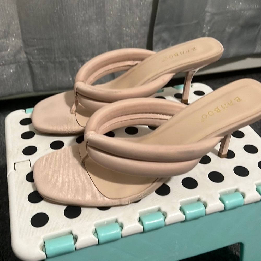 Bamboo size 7.5 sandal heel